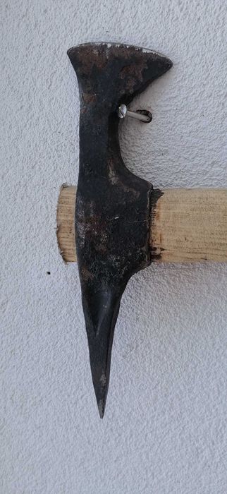vand  baltag  dim coada  85cm  partea  din  fier  28cm pret 120 lei
