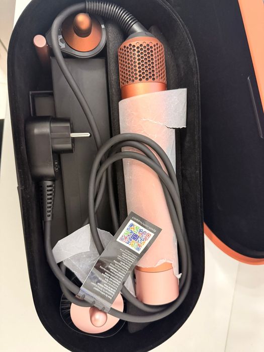 Dyson HS08 airwrap i d