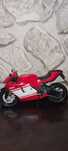 Motocicleta Ducati rosie jucarie. Motor.