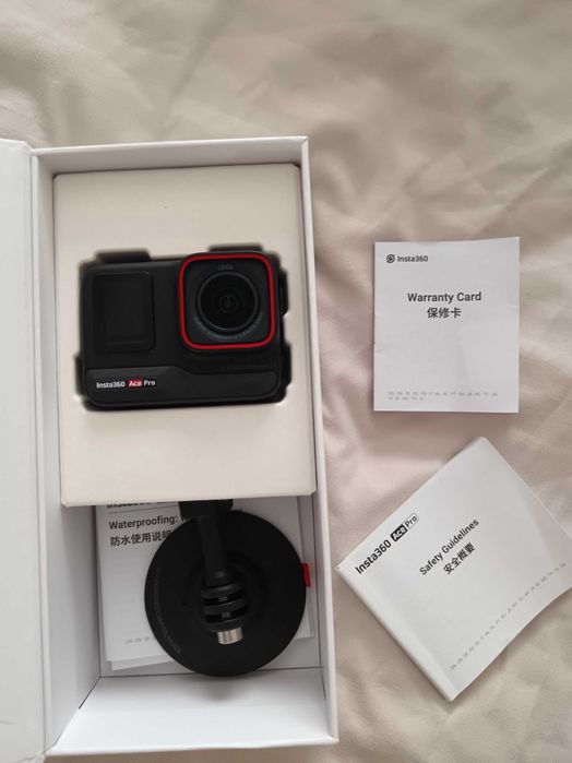 Insta 360 ace pro cu card SD