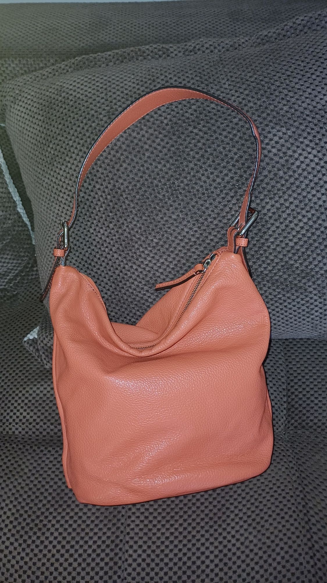 Escada sport чанта от естествена кожа