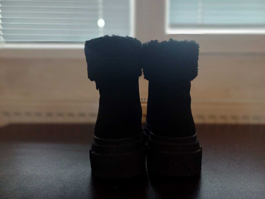 Продавам зимни боти, неразличими от нови.