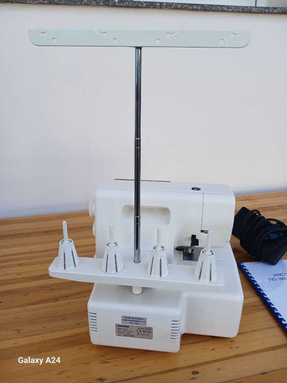 Оверлок Janome 210D.Год гарантии/Металл/Комплект.