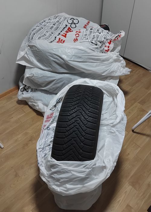 Anvelope iarna 225/55/r18 laufenn hankook noi