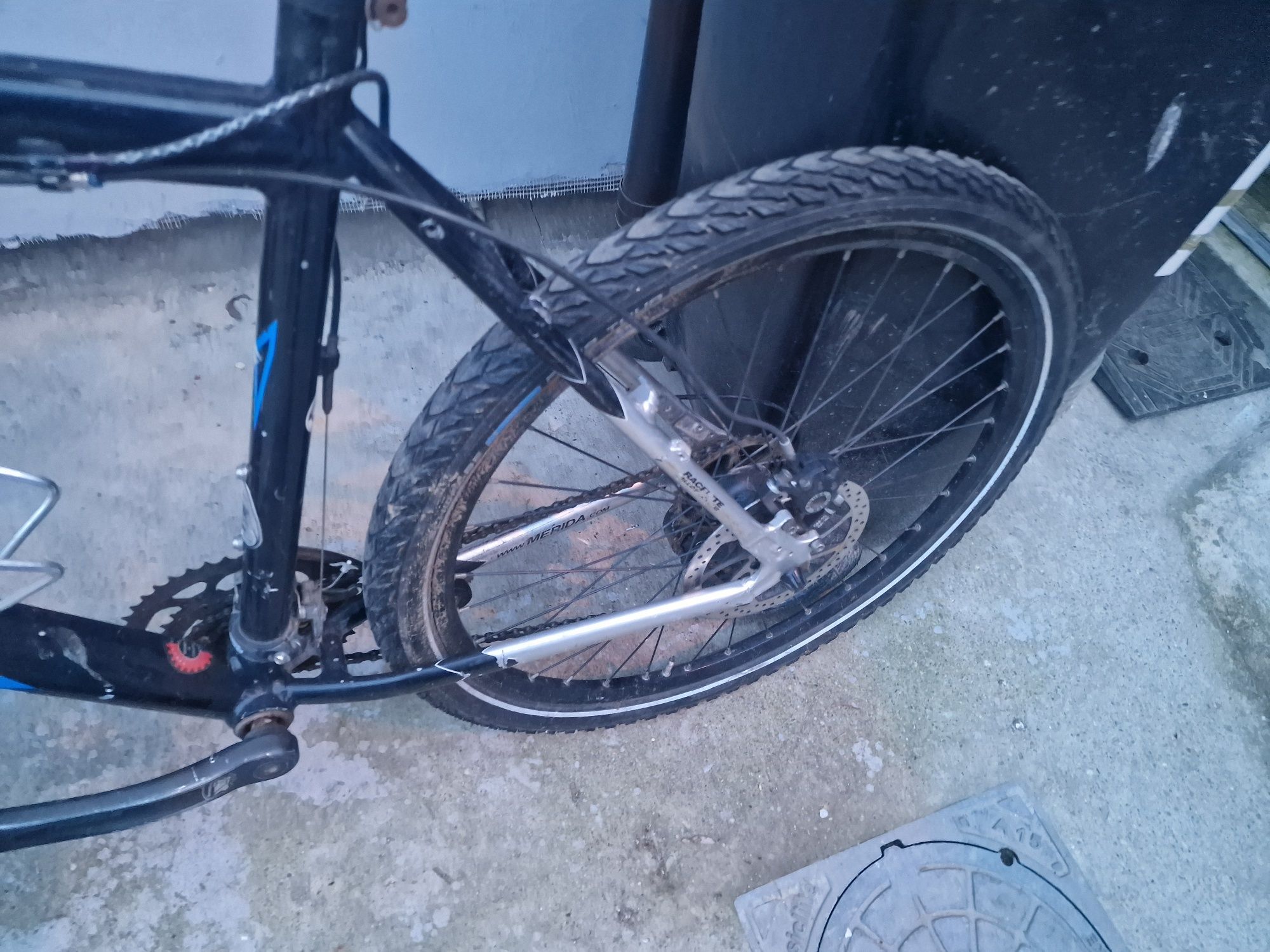 Bicicleta Merida Frâne pe disc hidraulice Suspensie fata