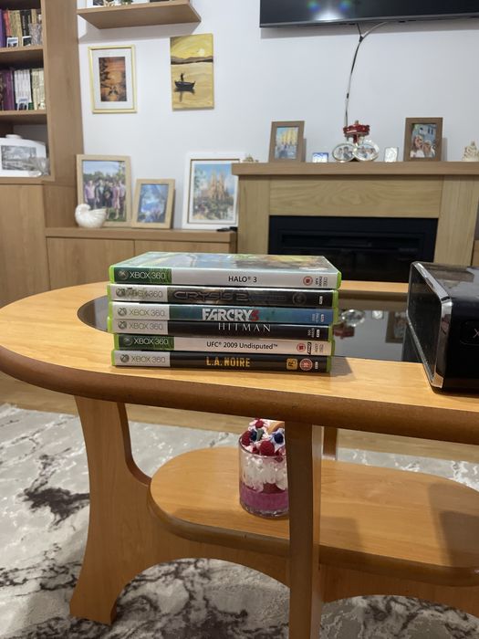 Vând XBOX 360 cu jocuri și manetă