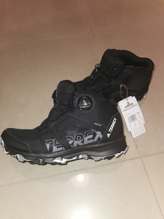 Обувки Adidas нови