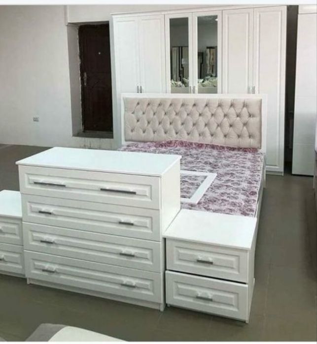 Спальный гарнитур