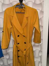 Пальто модное в горчичном цвете 100 тыс