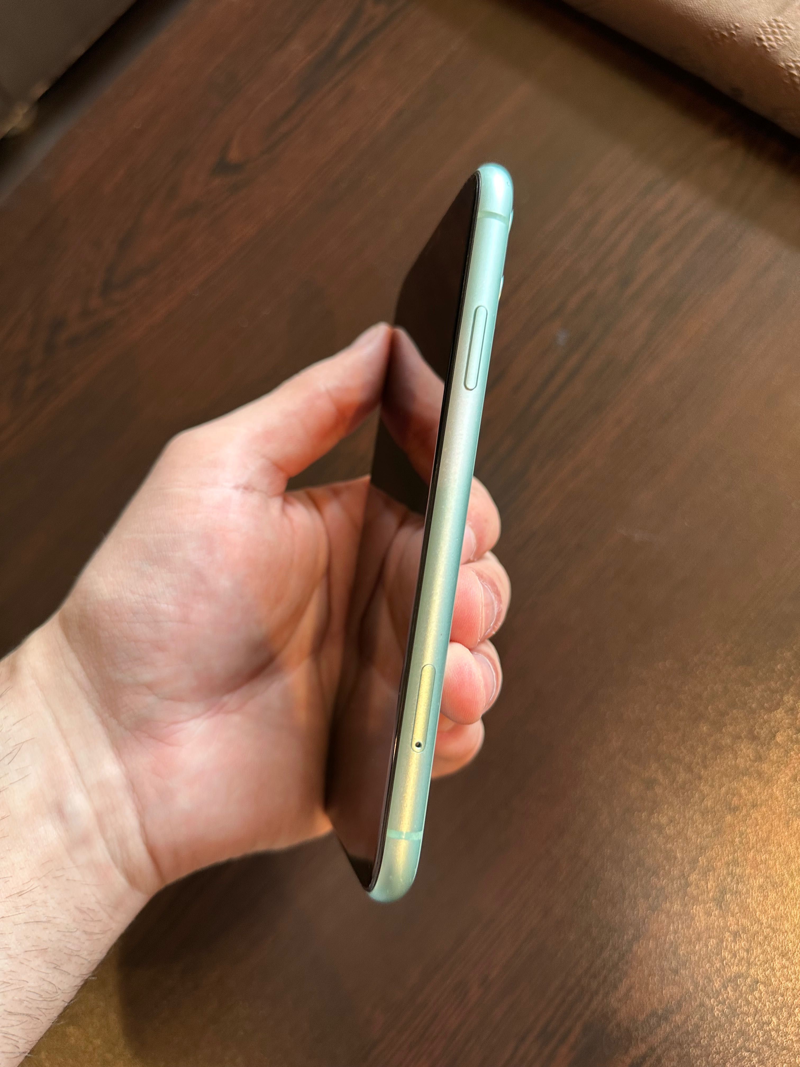 iPhone 11 64 GB.