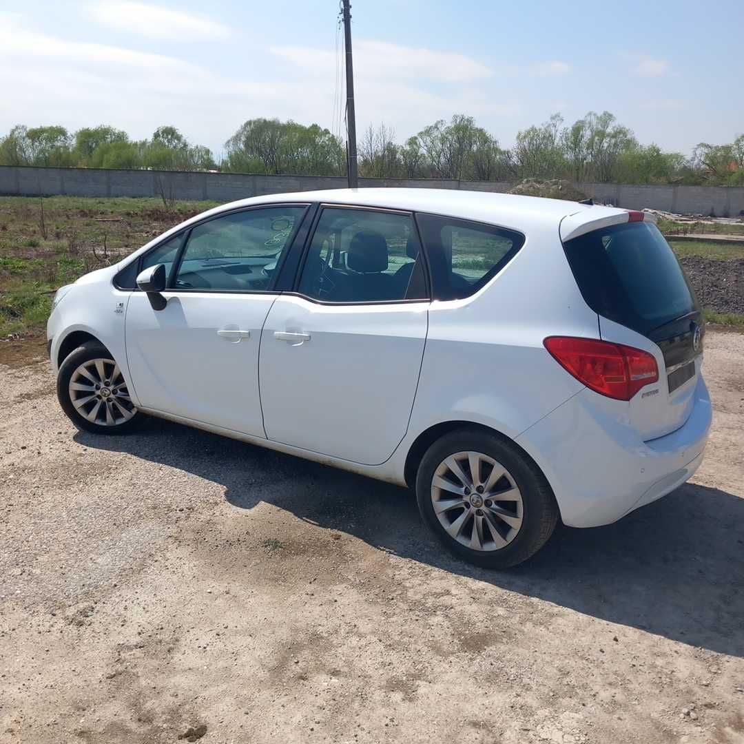 Opel Meriva B 2012 white /Опел Мерива B 1.4 бензин турбо бяла на части