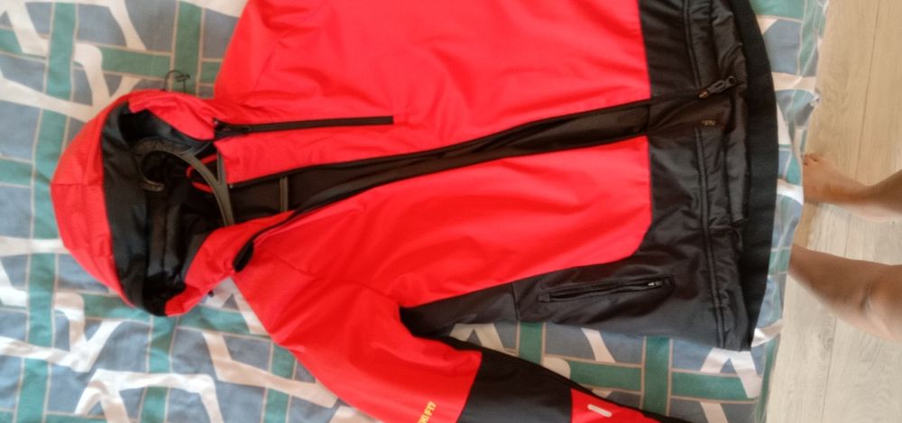 Продам куртку Reebok оригинал