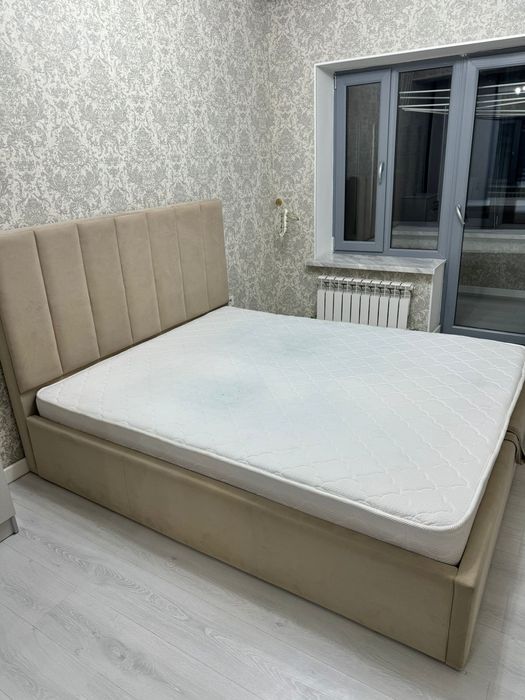 Двуспальная кровать