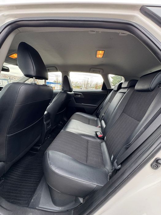 Toyota Auris , hibrid , 86.000 km , 2015