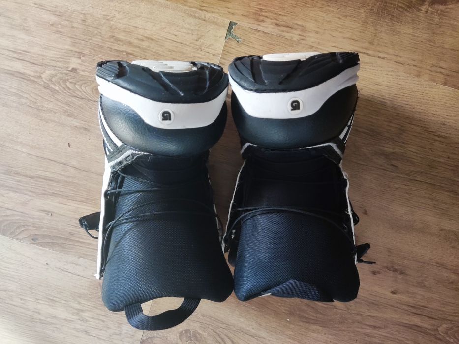 Bootsi Burton 36.5