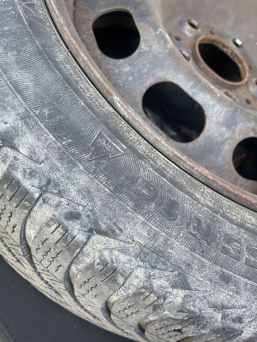 Jante de tabla BMW 5x120 R16 cu cauciucuri de iarna uzate Michelin