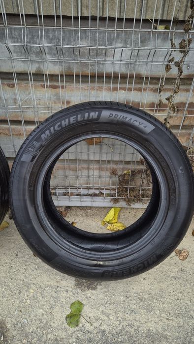 Vând 2 anvelope de vara michelin 215 60 r17