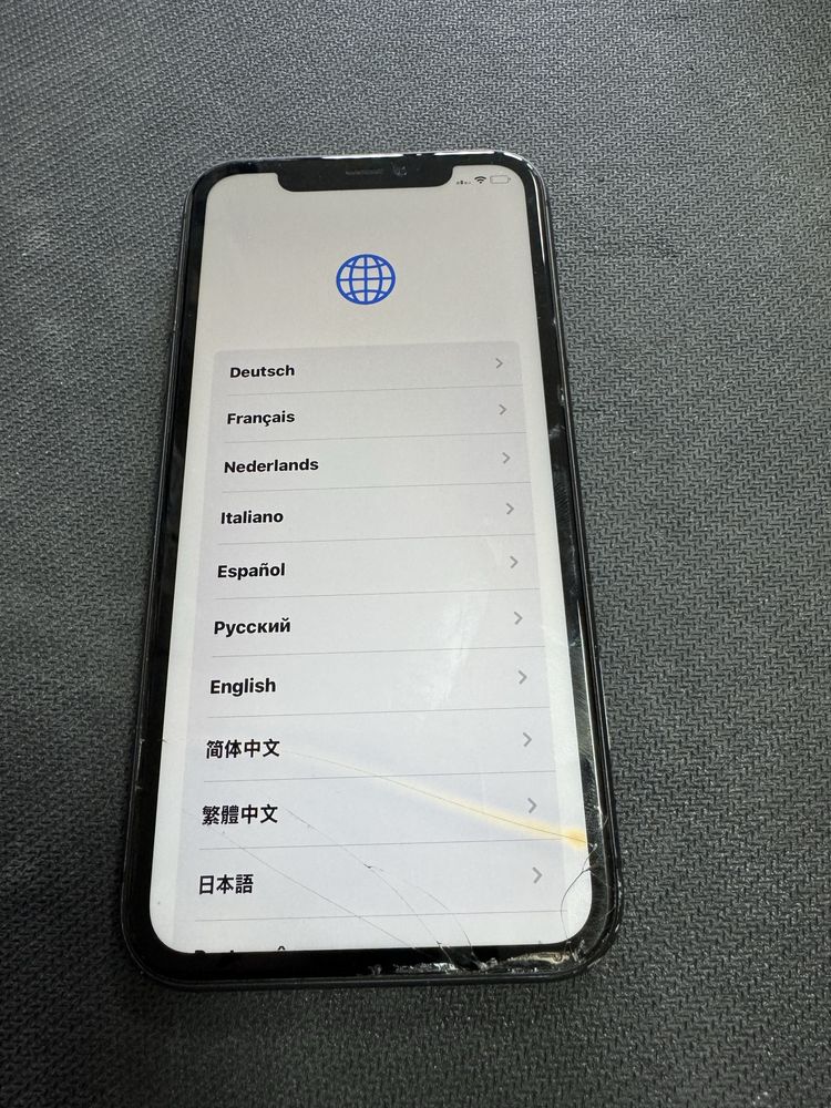 iPhone 11 64gb - заключен с айклауд
