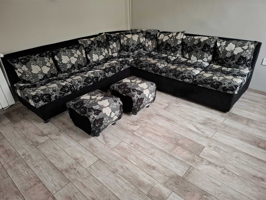 Продавам ъглов диван и 2 табуретки