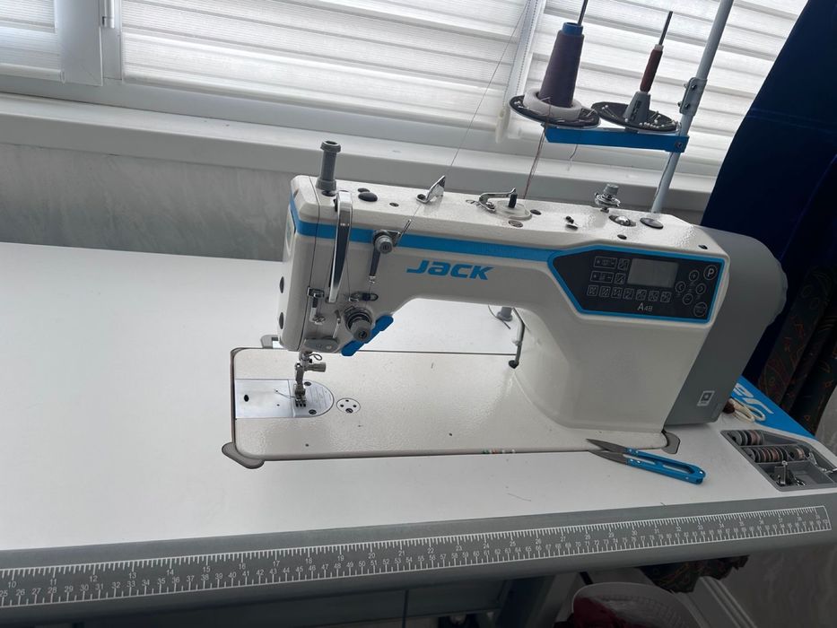 Швейная машина JACK
