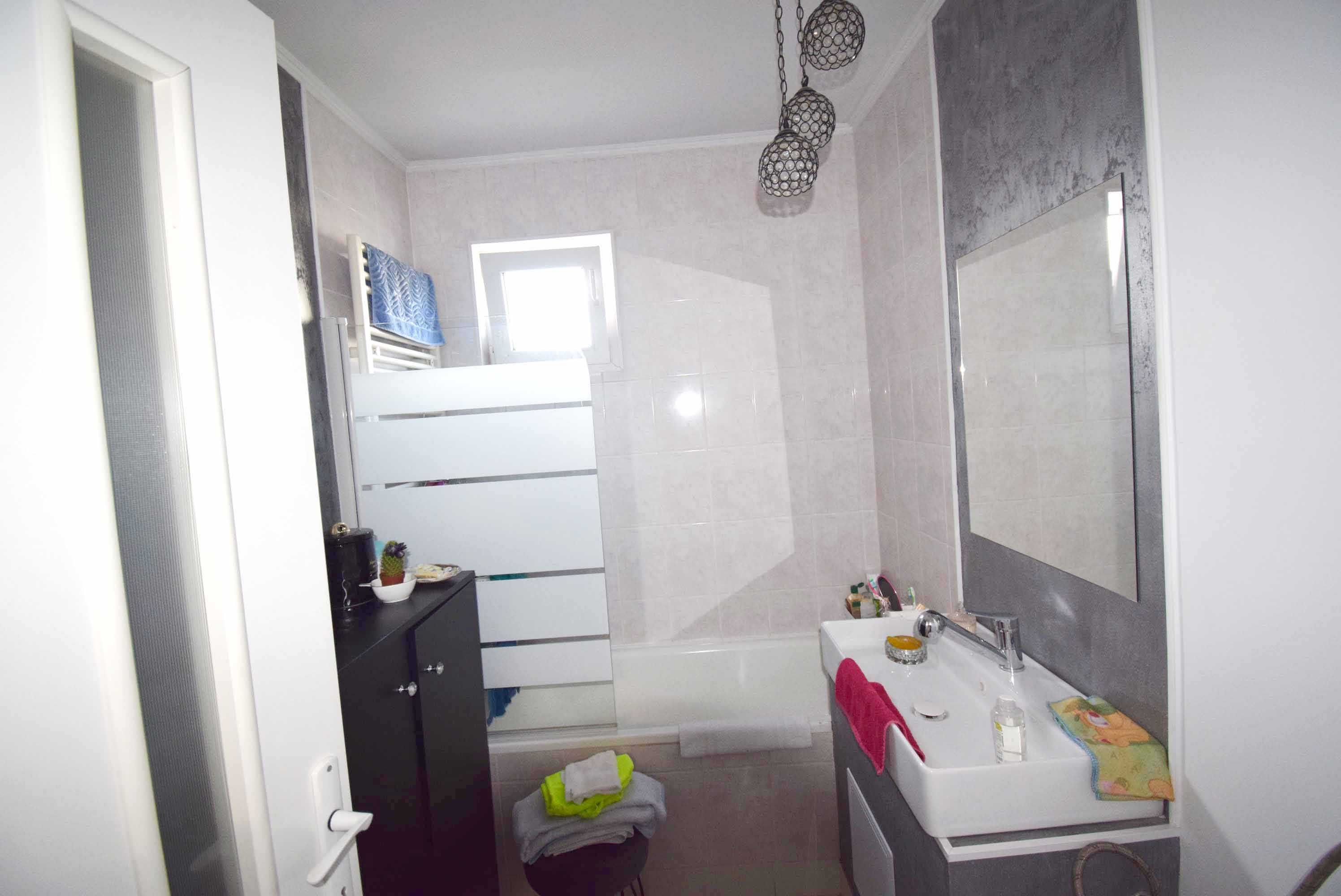 Apartament cu 2 camere, modificat in 3; 55 mp, zona Transilvaniei Eon