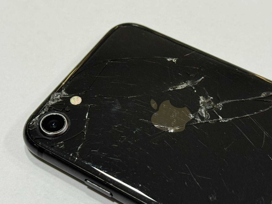 Apple iPhone 8 64GB 75%bh / пукнат гръб