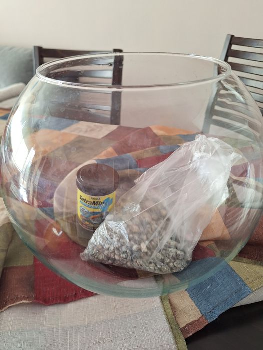 Кръгла аквариум с подарък