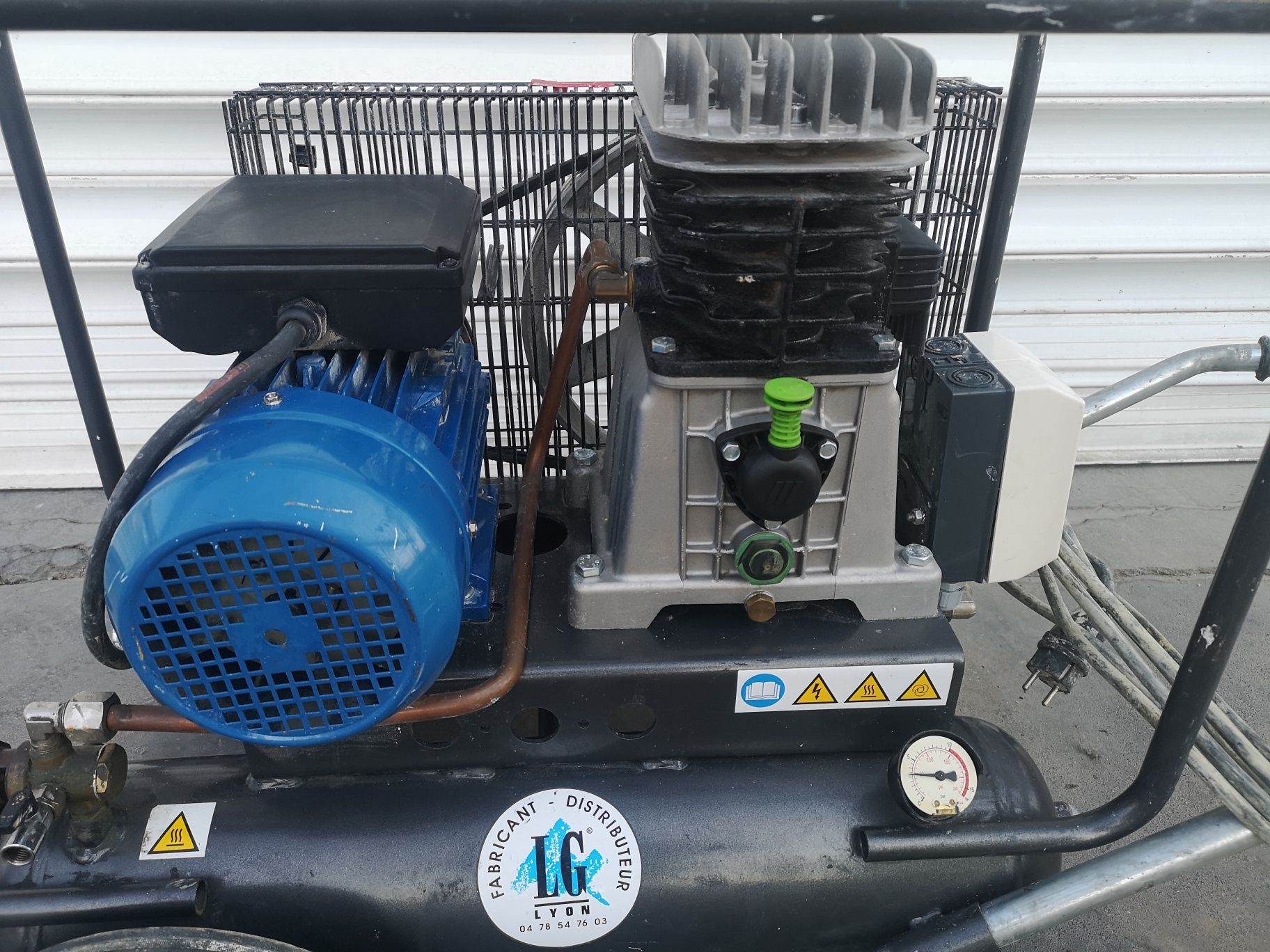Компресор Двубутален 220V 10bar 2.5kw