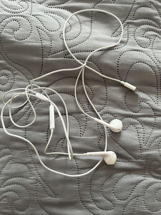 Casti cu fir Apple