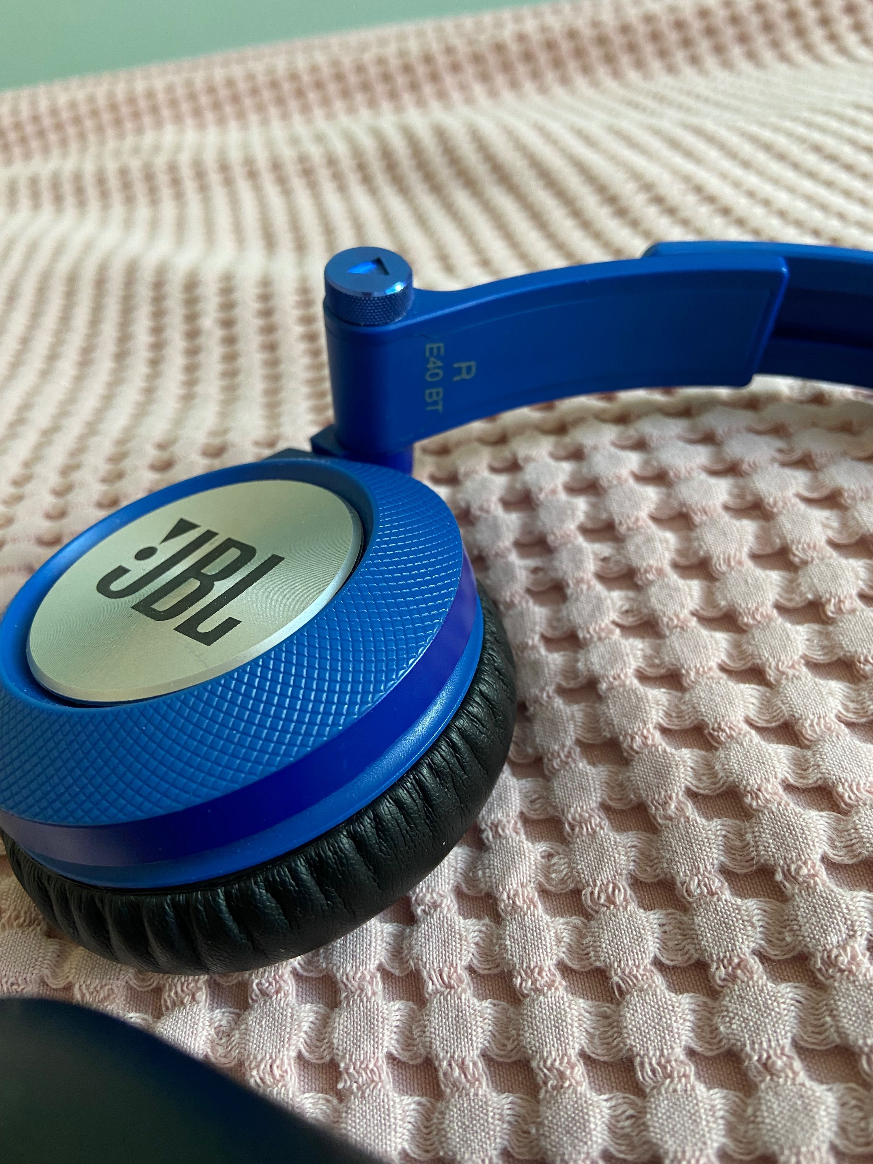 JBL E40BT Bluetooth слушалки