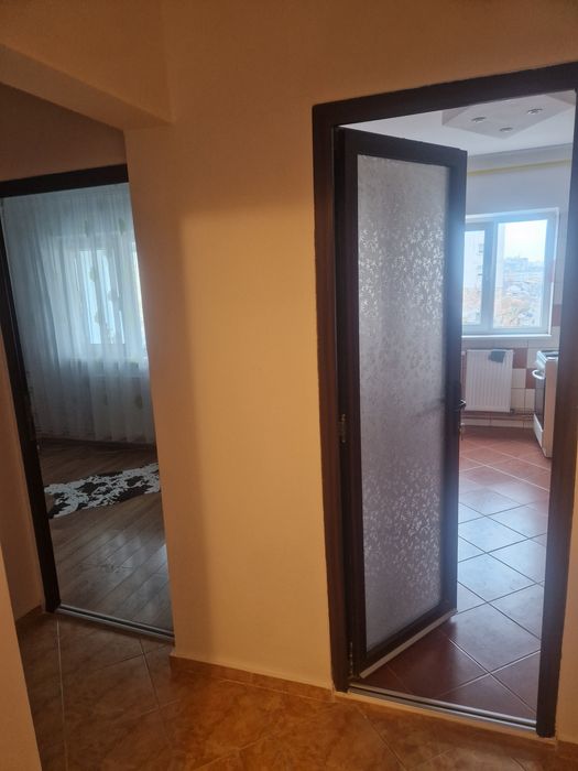 Inchiriez apartament