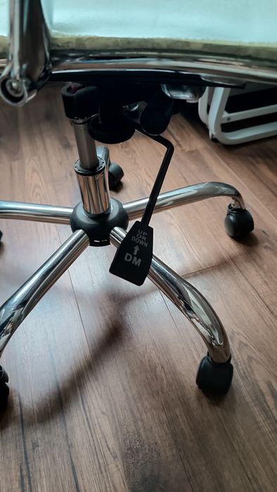 Бял офис стол за бюро с падащ механизъм