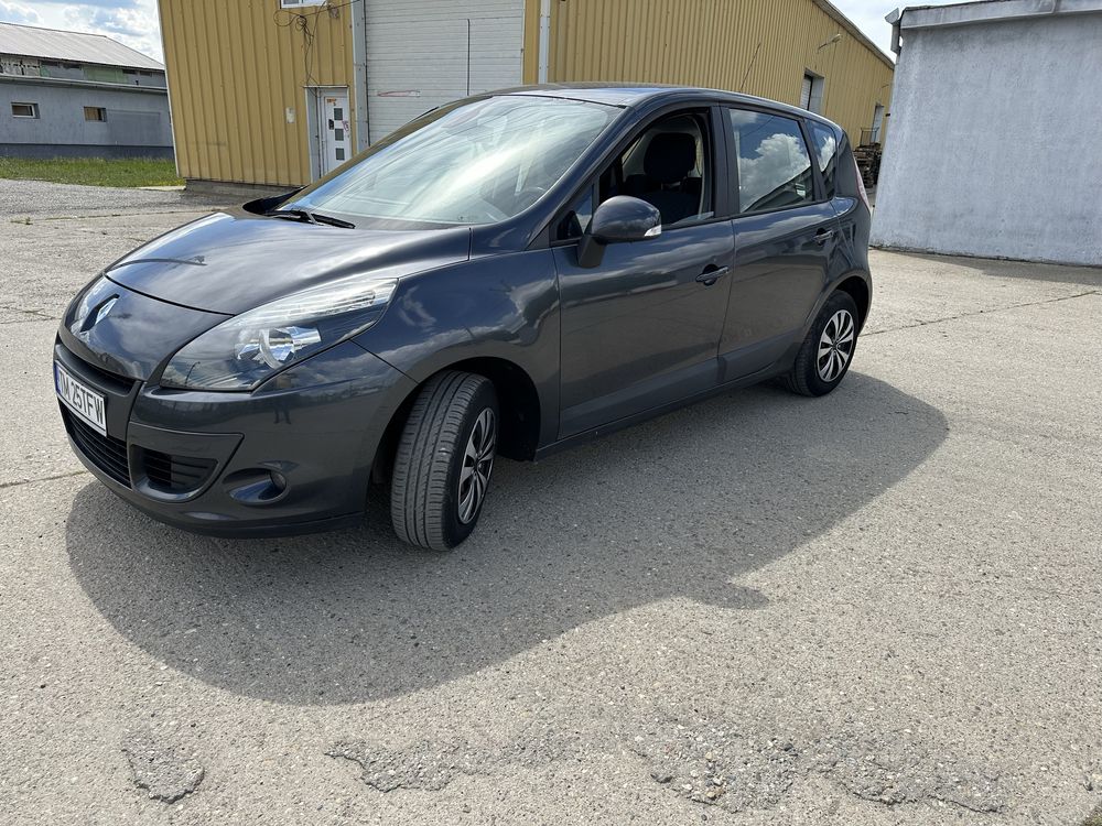 RENAULT SCENIC an 2009 ,1.5 dci cu clima si carlig remorcare