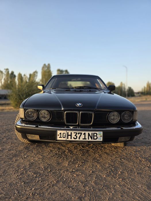 BMW  Е32 сотилади