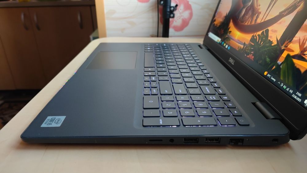 Laptop Dell Latitude_i5 10210U Gen 10_SSD 256_8GB DDR4_15.6"FHD IPS