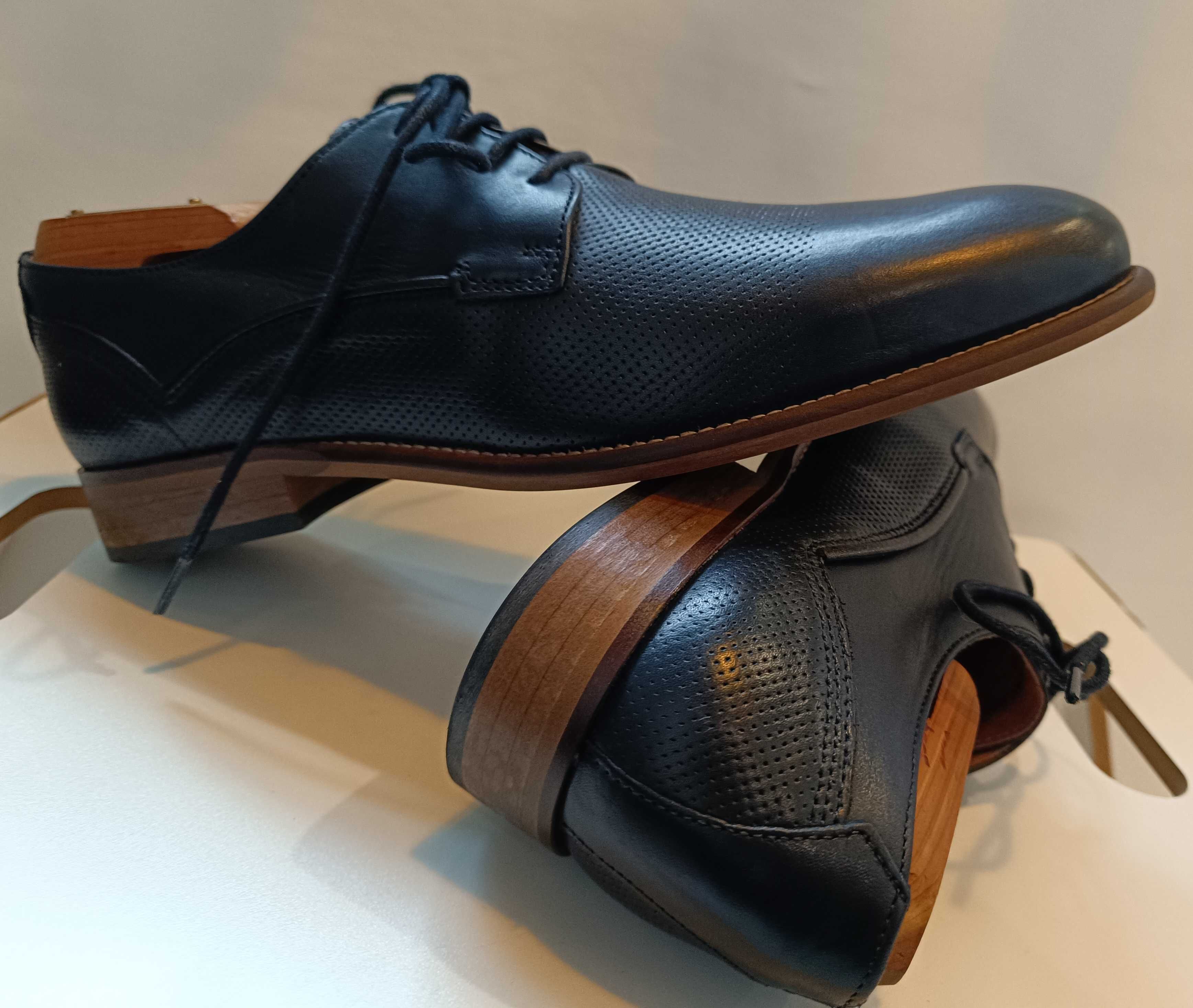 Pantofi derby 40 de lux lucrati manual Minelli NOI piele naturala