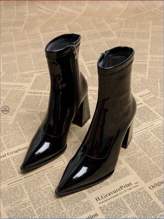 Лакированные ботильоны