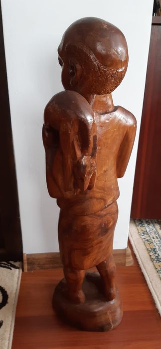 Statuie din lemn intreg sculptată manual