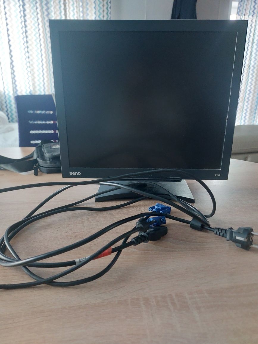 Монитор BenQ T705 Q7T4