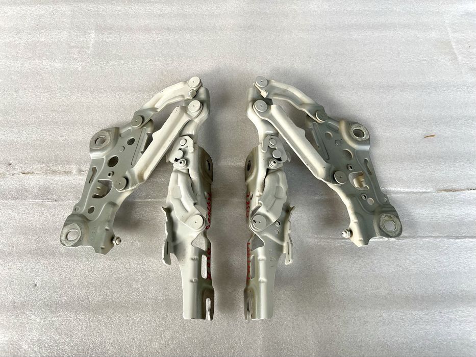 Петли (топса, кронштейн) капота BMW G30 G38 G31 БМВ g30 g38 g31