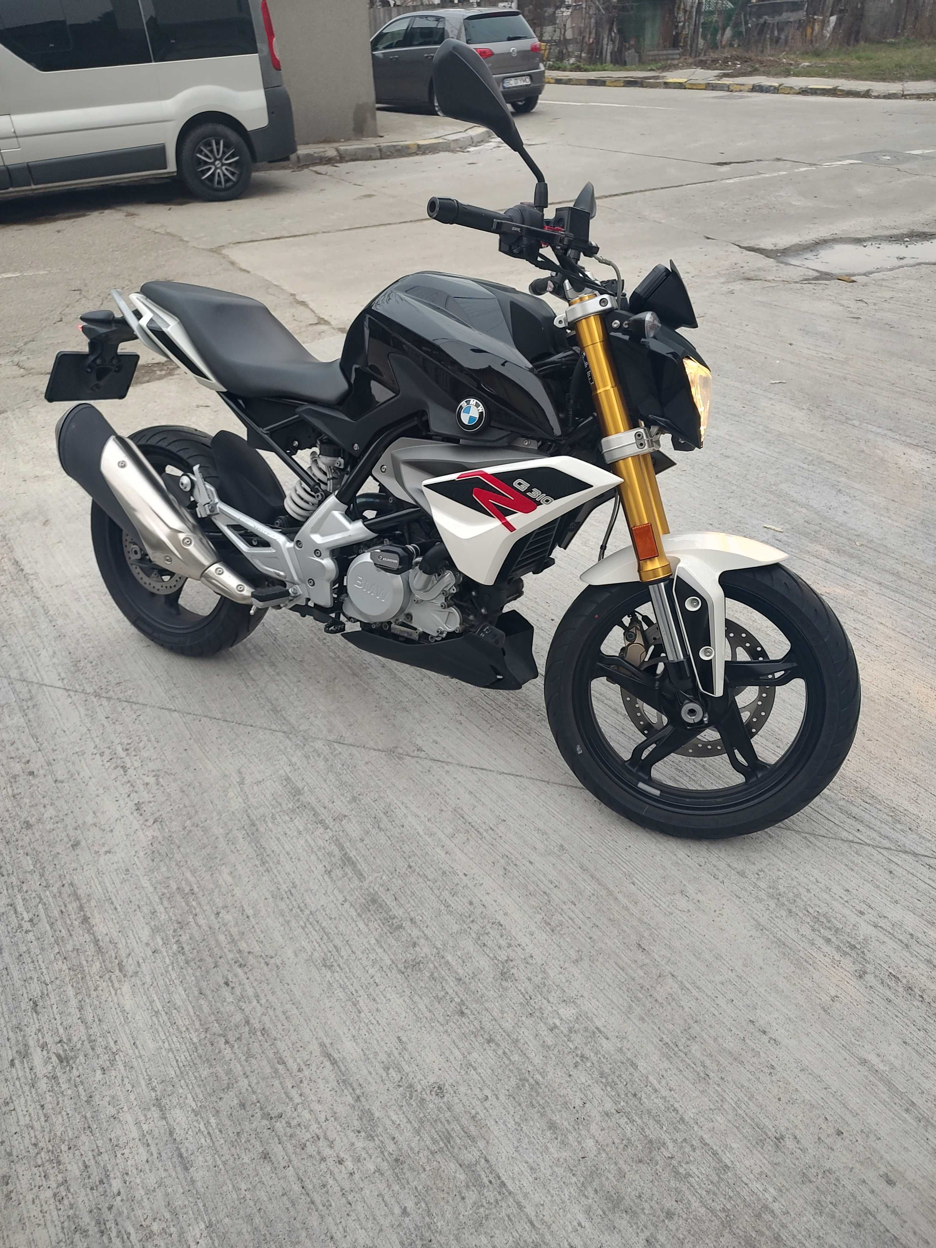 Vând motocicleta BMW g310r