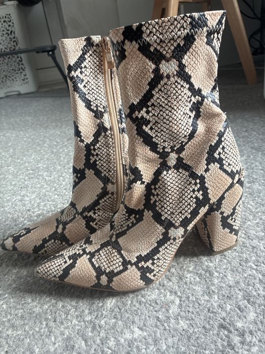 Боти в змийски принт