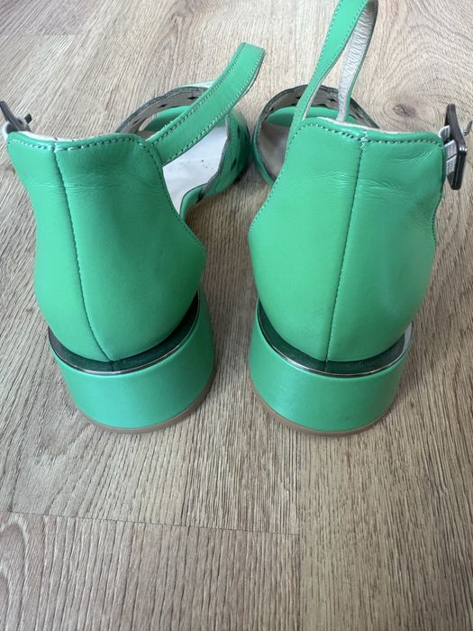 Дамски сандалети с ток 34 номер