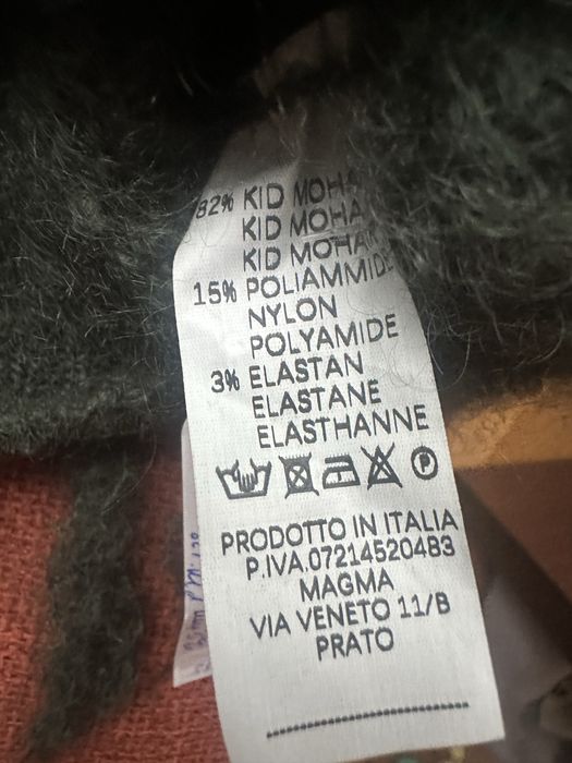 Тъмнозелен пуловер с мохер и ресни