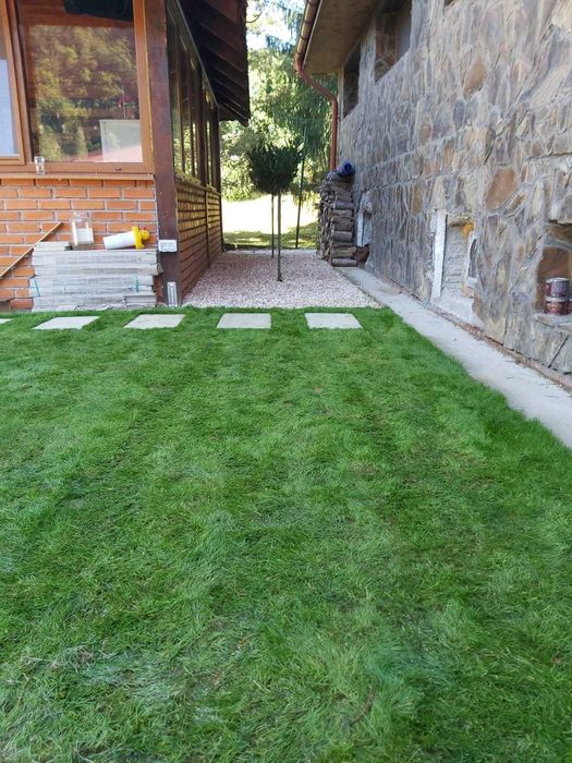 Piatr concasata gri, montat rulou gazon, pamant negru vegetal, hamuca