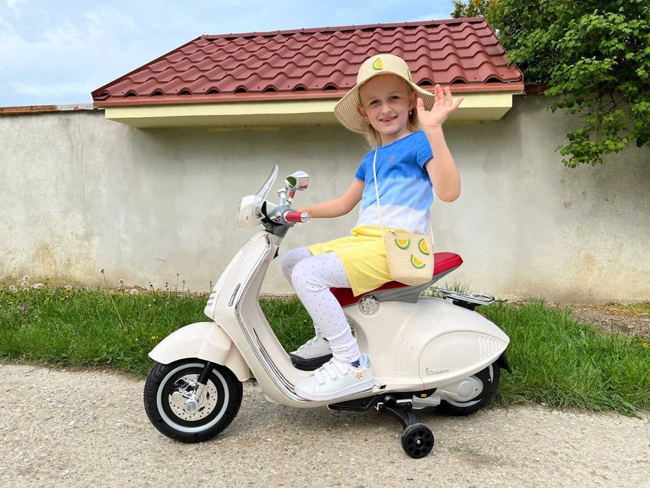 Лицензиран Акумулаторен Скутер Piaggio Vespa 946, 60W, 12V/4.5Ah