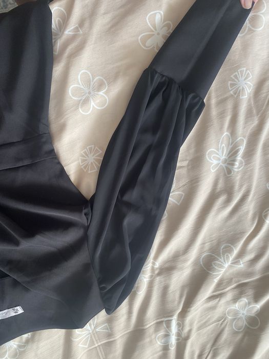 Платье черное аккуратное