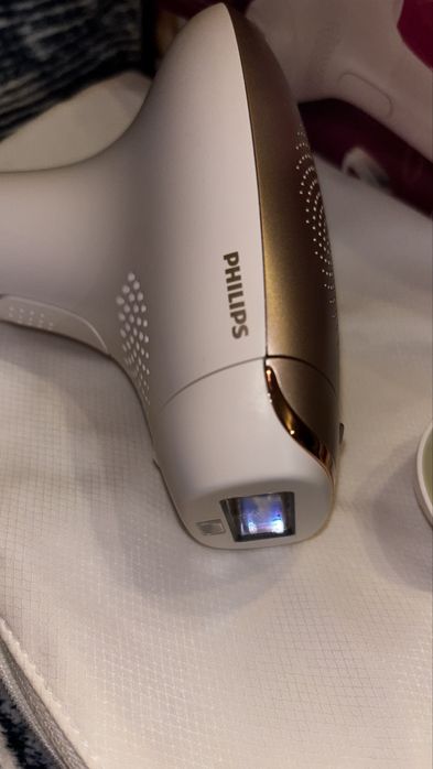 Фотоепилатор Philips Lumea BRI924