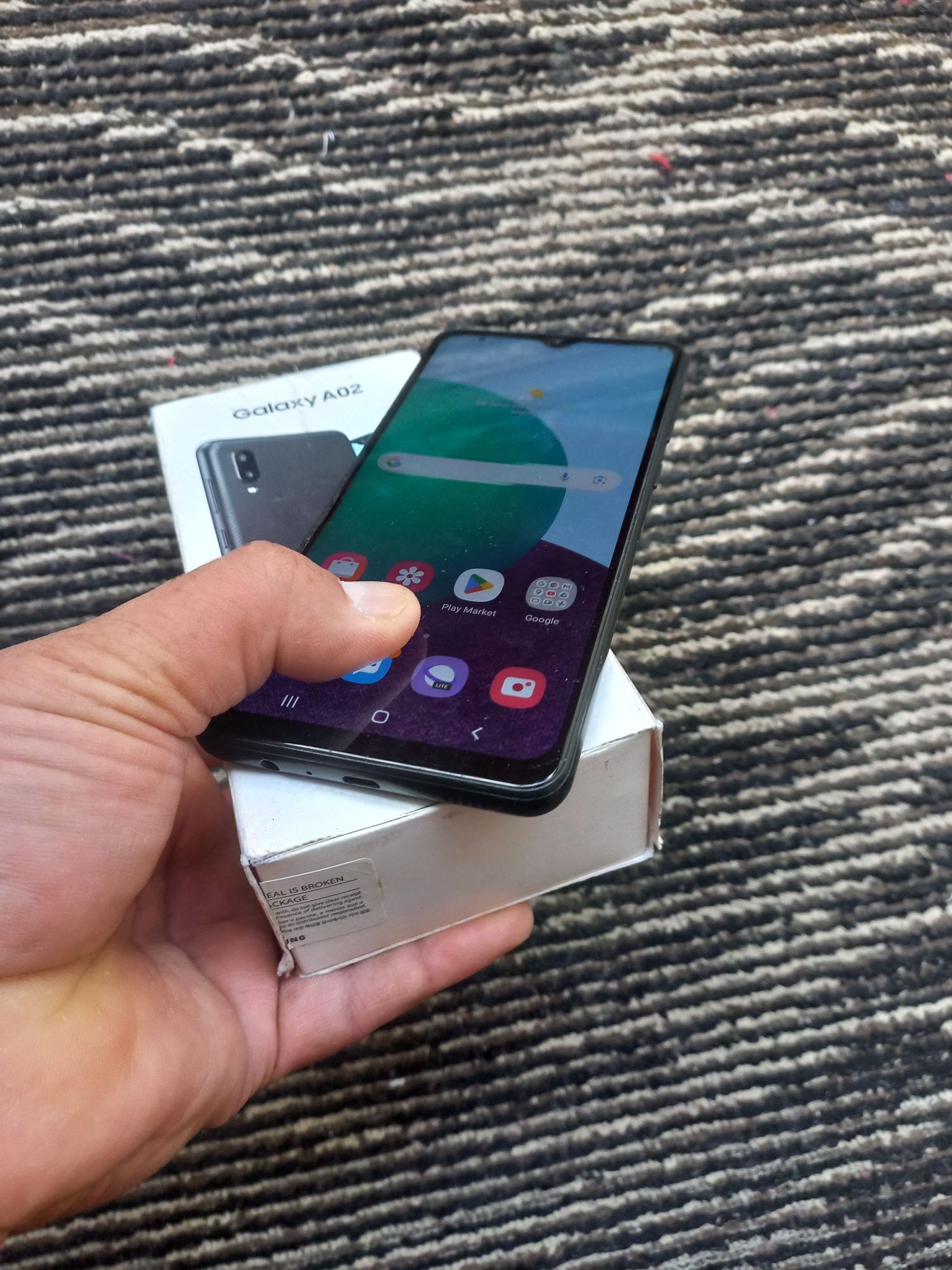 Samsung A02 holati ideal tiniq 32GB hotirasi 2 sim karta imeyka bo'gan