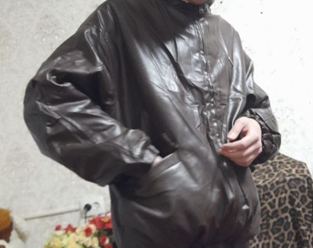 Продаётся двустороняя кожанная куртка unisex абсолютно новая
